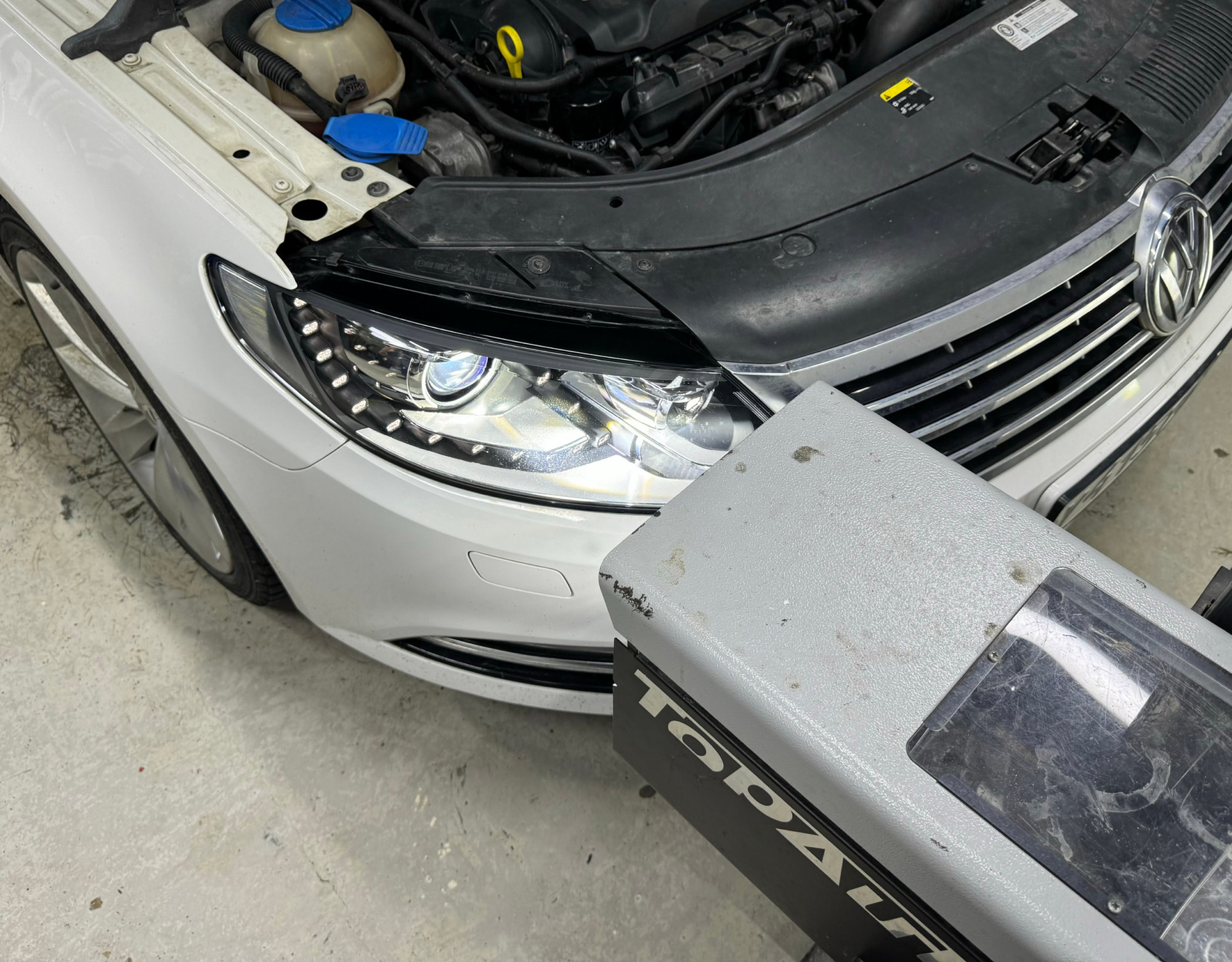 Volkswagen Passat CC B7 - Установка линз + Настройка светового пучка. Фото 1