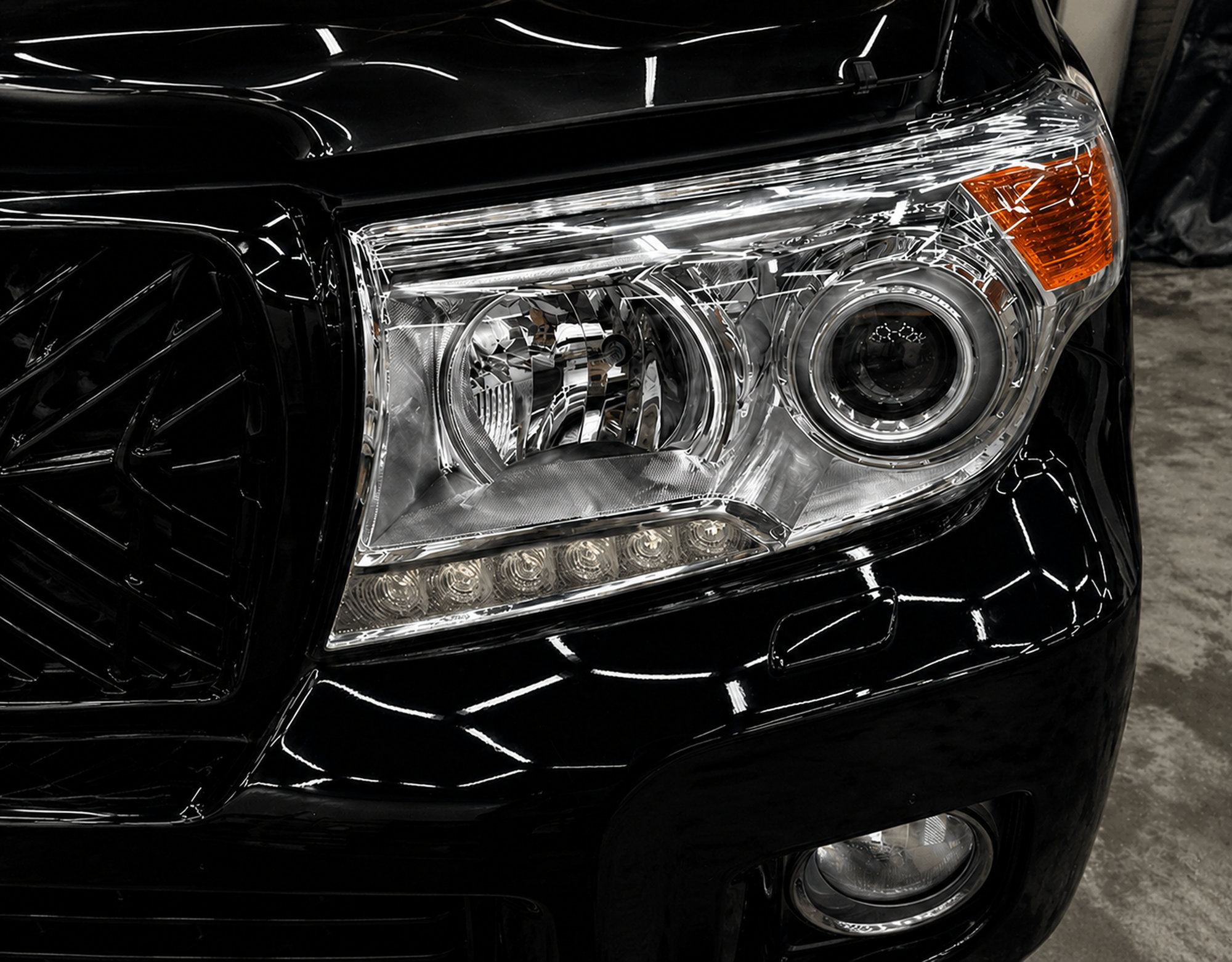 Toyota Land Cruiser 200 - Замена линз на светодиодные. Фото 3